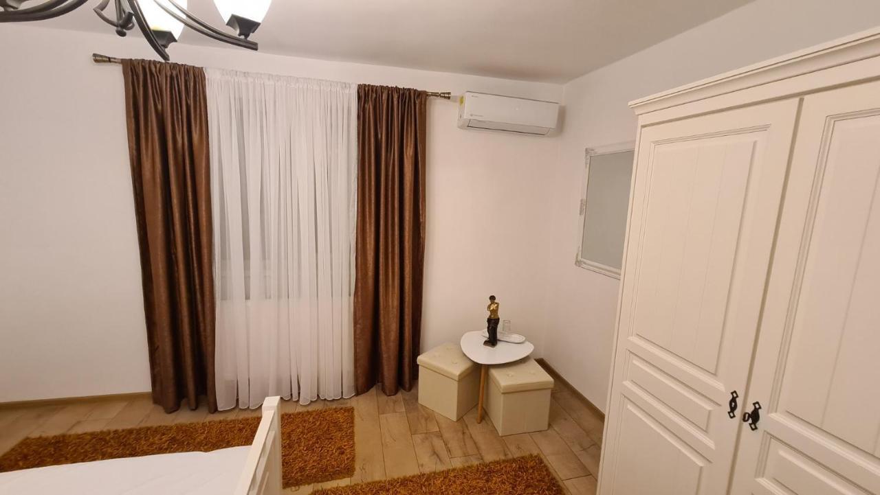 Casa Luca Hotell Moldova Noua Eksteriør bilde