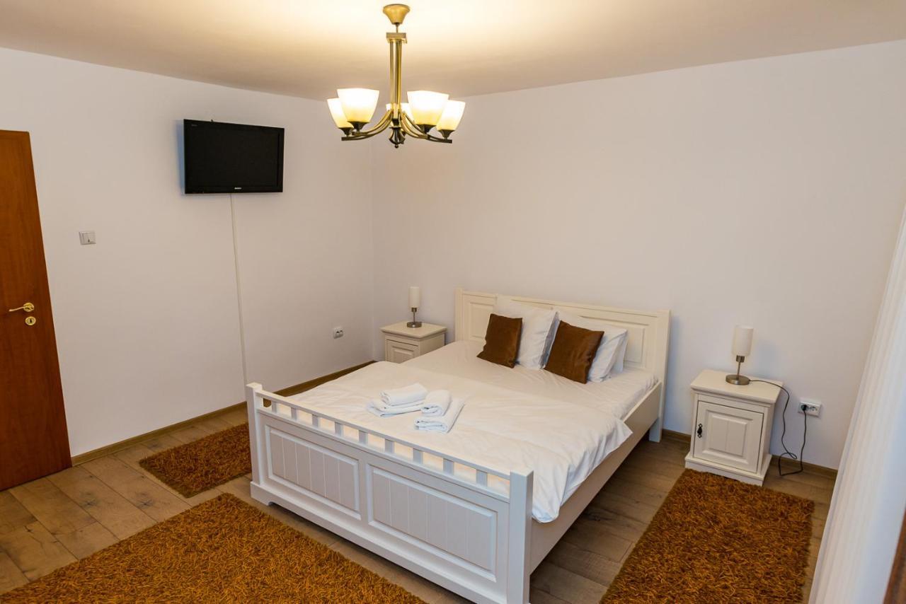 Casa Luca Hotell Moldova Noua Eksteriør bilde