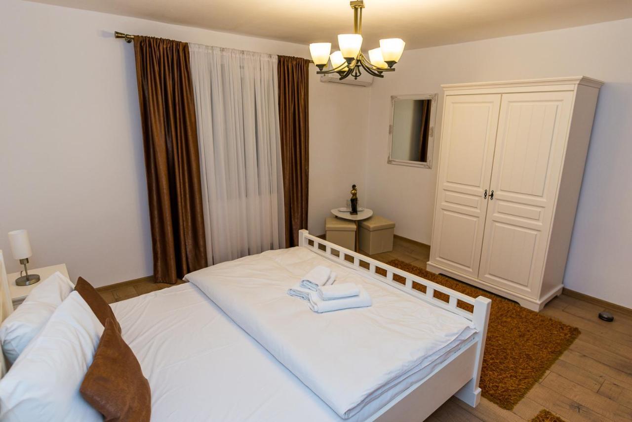 Casa Luca Hotell Moldova Noua Eksteriør bilde