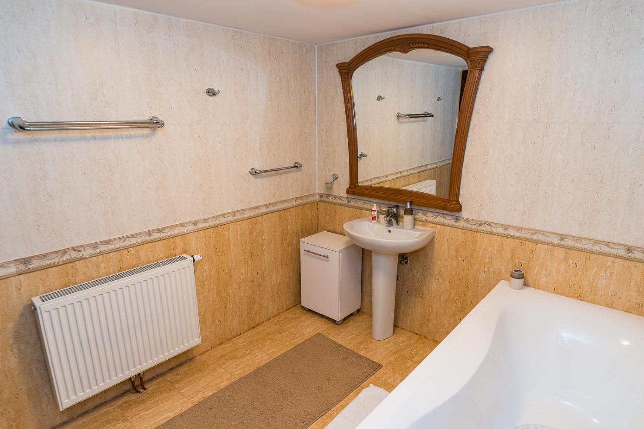 Casa Luca Hotell Moldova Noua Eksteriør bilde