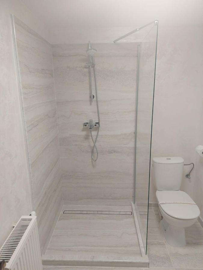 Casa Luca Hotell Moldova Noua Eksteriør bilde