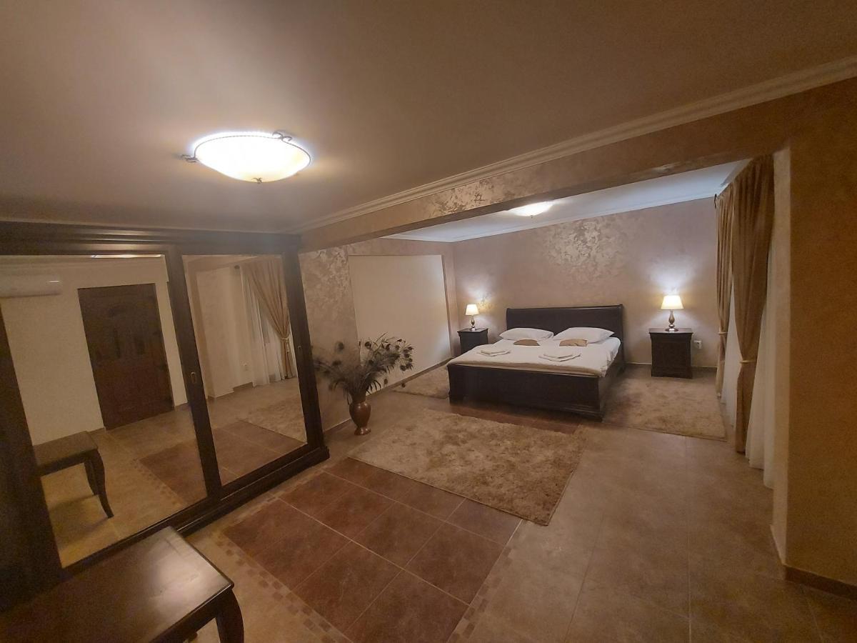 Casa Luca Hotell Moldova Noua Eksteriør bilde