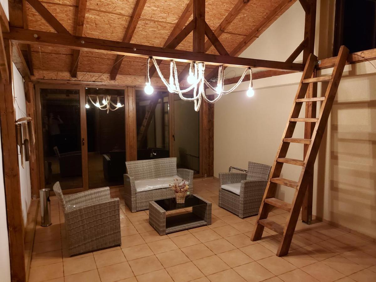Casa Luca Hotell Moldova Noua Eksteriør bilde